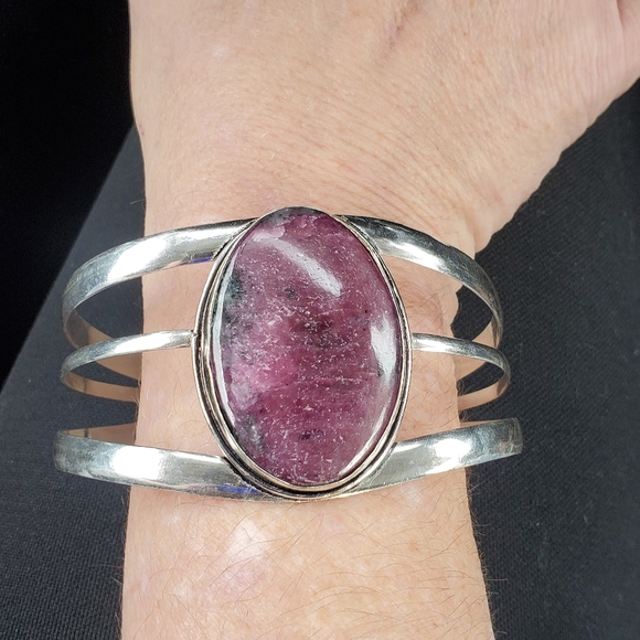 New Ruby Zoisite 925 Silver Cuff Bracelet. - Picture 7 of 16